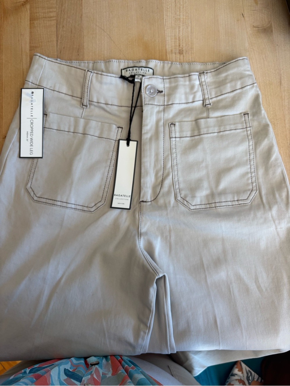 NWT-Bagatelle Cropped Wide Leg Pants in Light Tan with Contrast Stitching - Picture 4 of 7